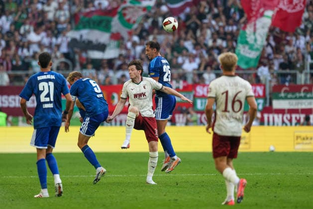 Nikola Katic (FC Schalke 04, 25) mit Michael Gregoritsch (FC Augsburg, 11) und Hennes Behrens (FC Augsburg, 16), mit schalke05 und Dejan Ljubicic (FC Schalke 04, 21), GER, FC Augsburg vs. FC Schalke 04, Fussball, Bundesliga, 1. Spieltag, Saison 2026 2027, 30.08.2026, DFL DFB REGULATIONS PROHIBIT ANY USE OF PHOTOGRAPHS as IMAGE SEQUENCES and or QUASI-VIDEO, GER, FC Augsburg vs. FC Schalke 04, Fussball, Bundesliga, 1. Spieltag, Saison 2026 2027, 30.08.2026 Augsburg *** Nikola Katic (FC Schalke 04), 25, with Michael Gregoritsch (FC Augsburg), 11, and Hennes Behrens (FC Augsburg), 16, with schalke05 and Dejan Ljubicic (FC Schalke 04), 21, GER, FC Augsburg vs. FC Schalke 04, Soccer, Bundesliga, Matchday 1, 2026–2027 season, August 30, 2026, DFL and DFB regulations prohibit any use of photographs as image sequences and or quasi-video, GER, FC Augsburg vs. FC Schalke 04, soccer, Bundesliga, Matchday 1, 2026–2027 season, August 30, 2026, Augsburg Copyright: xEibner-Pressefoto JennixMaulx EP_JML