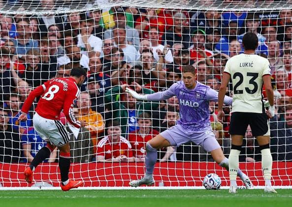 Bruno Fernandes of Manchester United, ManU scores a goal to make it 4-1 Manchester United v Ipswich Town, Premier League Football, Football, Old Trafford, Manchester, UK - 30 Aug 2026Manchester Old Trafford United Kingdom EDITORIAL USE ONLY No use with unauthorised audio, video, data, fixture lists, club league logos or live services. Online in-match use limited to 120 images, no video emulation. No use in betting, games or single club league player publications. Copyright: xMattxWest Shutterstockx 17119118ba