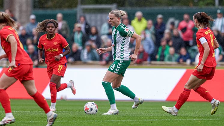 Lina Hausicke (SV Werder Bremen, 18) am Ball, Einzelbild, Ganzkörper, Aktion, Action, Spielszene, DIE DFB-RICHTLINIEN UNTERSAGEN JEGLICHE NUTZUNG VON FOTOS ALS SEQUENZBILDER UND ODER VIDEOÄHNLICHE FOTOSTRECKEN. DFB REGULATIONS PROHIBIT ANY USE OF PHOTOGRAPHS AS IMAGE SEQUENCES AND OR QUASI-VIDEO., 30.08.2026, Bremen (Deutschland), Fussball, Google Pixel Frauen-Bundesliga, SV Werder Bremen - RB Leipzig *** Lina Hausicke, SV Werder Bremen, age 18, on the ball, single frame, full-body shot, action, game scene, DFB REGULATIONS PROHIBIT ANY USE OF PHOTOGRAPHS AS IMAGE SEQUENCES AND OR VIDEO-LIKE PHOTO SERIES DFB REGULATIONS PROHIBIT ANY USE OF PHOTOGRAPHS AS IMAGE SEQUENCES AND OR QUASI-VIDEO, August 30, 2026, Bremen, Germany, Soccer, Google Pixel Women’s Bundesliga, SV Werder Bremen vs. RB Leipzig xobx