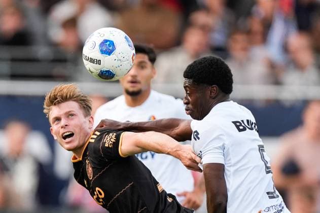 VELSEN-ZUID , 30-08-2026 , BUKO Stadion , season 2026 2027 , Dutch Eredivisie football , match between Telstar and Ajax , Picture shows AFC Ajax player Oliver Edvardsen and Telstar player Prince Aning Telstar - Ajax  x206254811x Copyright: