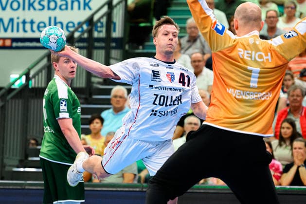 Wetzlar HBL 26 27 HSG Wetzlar SG BBM Bietigheim (from left): Till Hermann (Bietigheim), goalkeeper Bart Ravensbergen (Wetzlar), Wetzlar Buderus Arena, Germany