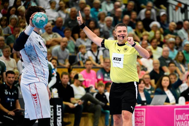Wetzlar HBL 26 27 HSG Wetzlar SG BBM Bietigheim Referee: Denis Regner Wetzlar Buderus Arena Germany