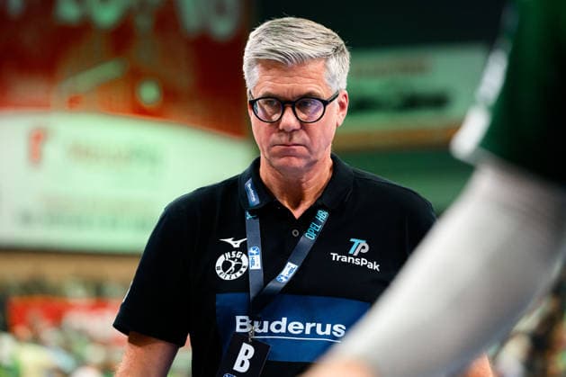 Wetzlar HBL 26 27 HSG Wetzlar SG BBM Bietigheim Coach Runar Sigtryggsson Wetzlar dissatisfied, disappointed, dejected, frustrated, Wetzlar Buderus Arena, Germany