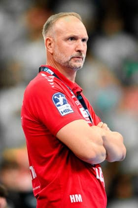 Wetzlar HBL 26 27 HSG Wetzlar SG BBM Bietigheim Coach Hartmut Mayerhoffer Bietigheim pensive, brooding, pondering Wetzlar Buderus Arena Germany