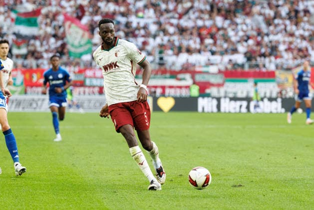 h von beim Spiel zwischen FC Augsburg v FC Schalke 04, Fussball, Herren, Bundesliga, 2026 2027, 1.Spieltag am 30.08.2026 in Augsburg, WWK ARENA. DFL and DFB regulations prohibit any use of photographs as image sequences and or quasi-video. Bayern Deutschland *** A photo from the match between FC Augsburg and FC Schalke 04, soccer, men s, Bundesliga, 2026–2027, Matchday 1 on August 30, 2026, in Augsburg, WWK ARENA. DFL and DFB regulations prohibit any use of photographs as image sequences and or quasi-video. Bavaria, Germany