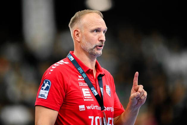 Wetzlar HBL 26 27 HSG Wetzlar SG BBM Bietigheim Coach Hartmut Mayerhoffer Bietigheim Gesture Gesturing Wetzlar Buderus Arena Germany