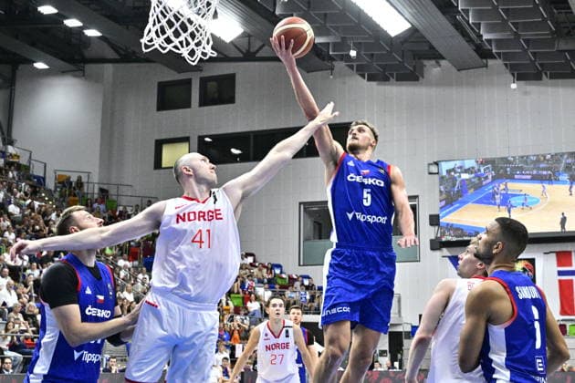 L-R Henrik Davidsen (Norway) and Jan Zidek (Czechia) in action during the Men s European Basketball Championship Qualifier: Czechia vs Norway, in Prague, Czech Republic, on August 30, 2026. (CTKxPhoto VitxSimanek) CTKPhotoP2026083004928  CTKPhotoP2026083004928