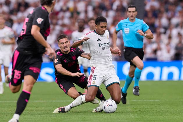 ESP LaLiga EA Sports Real Madrid vs. Málaga CF: Carlos Ruiz Chupete of Málaga and Jude Bellingham of Real Madrid during the LaLiga EA Sports match between Real Madrid and Málaga CF played at the Bernabéu Stadium in Madrid on August 30, 2026, in Madrid, Spain. Soccer Copyright: xAgenciaxLOFx