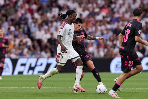 ESP LaLiga EA Sports Real Madrid vs. Málaga CF: Eduardo Camavinga of Real Madrid and Juan Cruz Dia of Málaga during the LaLiga EA Sports match between Real Madrid and Málaga CF played at the Bernabéu Stadium in Madrid on August 30, 2026, in Madrid, Spain. Soccer Copyright: xAgenciaxLOFx