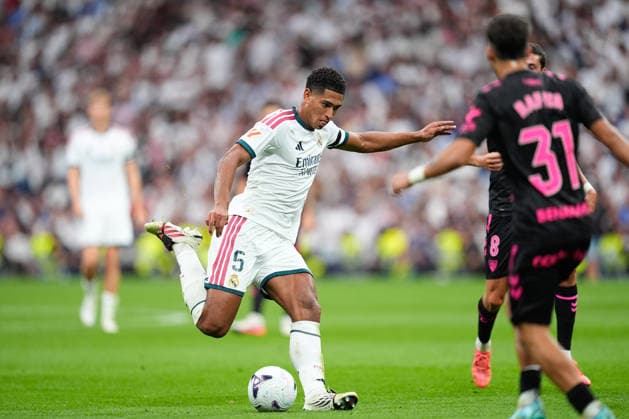 August 30, 2026, Madrid, Madrid, Spain: Jude Bellingham of Real Madrid CF controls the ball during the Spanish League, LaLiga EA Sports, football match played between Real Madrid and Malaga CF at Bernabeu stadium on August 30, 2026, in Madrid, Spain. Madrid Spain - ZUMAa181 20260830_zaa_a181_151 Copyright: xDennisxAgyemanx