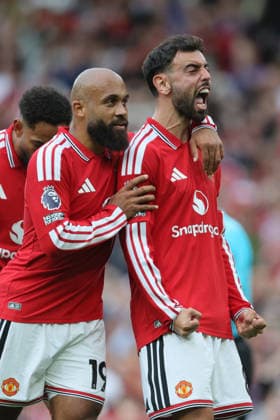 Manchester United, ManU v Ipswich Town - Premier League 2026 27 Bryan Mbeumo and Bruno Fernandes of Manchester United celebrate 3rd goal during the Premier League 2026 27 match between Manchester United and Ipswich Town at Old Trafford on August 30, 2026 in Manchester, England. WARNING! This Photograph May Only Be Used For Newspaper And Or Magazine Editorial Purposes. May Not Be Used For Publications Involving 1 player, 1 Club Or 1 Competition Without Written Authorisation From Football DataCo Ltd. For Any Queries, Please Contact Football DataCo Ltd on +44 (0) 207 864 9121 Manchester Old Trafford England United Kingdom Copyright: xAllstarxPicturexLibraryxLtdx