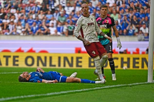 RECORD DATE NOT STATED 30.08.2026, Fussball Bundesliga 2026 2027, 1.Spieltag, FC Augsburg - FC Schalke 04, in der WWK-Arena Augsburg, Robin Gosens (FC Schalke 04) am Boden, ***DFL and DFB regulations prohibit any use of photographs as image sequences and or quasi-video.*** *** August 30, 2026, 2026–2027 Bundesliga, Matchday 1, FC Augsburg vs. FC Schalke 04, at the WWK Arena in Augsburg, Robin Gosens of FC Schalke 04 on the ground, ***DFL and DFB regulations prohibit any use of photographs as image sequences and or quasi-video***