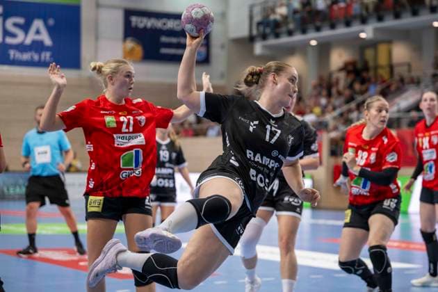 Women s Handball Bundesliga, 2026–2027 Season: SV Union Halle Neustadt vs. TuS Metzingen Halle, Germany, August 30, 2026. Pictured, from left: Lynn Holtmann (Halle) and Charlotte Kähr (Metzingen). Halle an der Saale, SWH Arena, Saxony-Anhalt, Germany