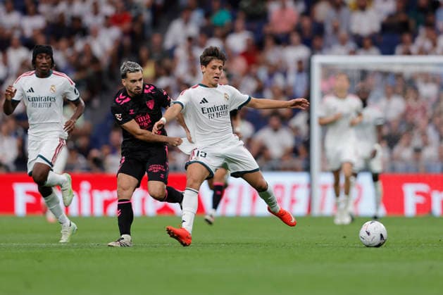 Arda Güler of Real Madrid CF controls the ball under pressure during the LaLiga EA Sports match between Real Madrid CF and Málaga CF at Estadio Santiago Bernabéu on August 30, 2026, in Madrid, Spain. Photo by Manu Reino, DeFodi Images