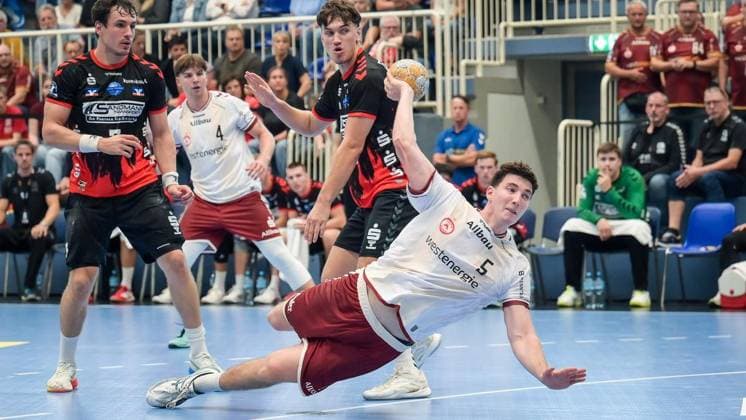 Essen TuSEM Essen vs. HSG Nordhorn Lingen ** FOR EDITORIAL USE ONLY ** EDITORIAL USE ONLY ** Photo by Valentin Willner 5, TuSEM Essen in action TuSEM Essen (in white) vs. HSG Nordhorn Lingen (in black) on Sunday, August 30, 2026, at the Sporthalle am Hallo in Essen-Stoppenberg, Germany, North Rhine-Westphalia (NRW), Essen. Copyright UwexErnst Copyright: UwexErnst doc87dxteaahvnrpzeqsnz ,EDITORIAL USE ONLY Copyright: UwexErnst