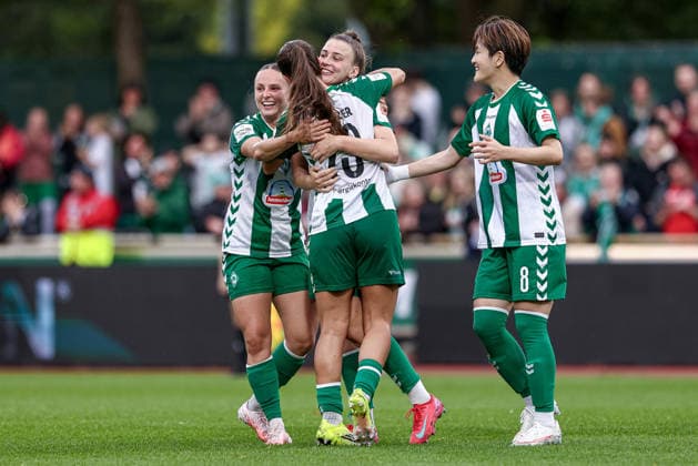 v.li.: Chiara D Angelo (SV Werder Bremen, 2), Luna Vanzeir (SV Werder Bremen, 13), Torschützin Julia Magerl (SV Werder Bremen, 4) und Mei Shimada (SV Werder Bremen, 8) mit Torjubel, Jubel, jubeln, jubelt, optimistisch, Spielszene, Highlight, Freude über das Tor zum 2:0, DIE DFB-RICHTLINIEN UNTERSAGEN JEGLICHE NUTZUNG VON FOTOS ALS SEQUENZBILDER UND ODER VIDEOÄHNLICHE FOTOSTRECKEN. DFB REGULATIONS PROHIBIT ANY USE OF PHOTOGRAPHS AS IMAGE SEQUENCES AND OR QUASI-VIDEO., 30.08.2026, Bremen (Deutschland), Fussball, Google Pixel Frauen-Bundesliga, SV Werder Bremen - RB Leipzig *** From left: Chiara D Angelo (SV Werder Bremen, 2), Luna Vanzeir (SV Werder Bremen, 13), goal scorer Julia Magerl (SV Werder Bremen, 4), and Mei Shimada (SV Werder Bremen, 8) celebrating the goal, celebration, celebrating, celebrating, optimistic, game scene, highlight, joy over the 2–0 goal, DFB REGULATIONS PROHIBIT ANY USE OF PHOTOGRAPHS AS IMAGE SEQUENCES AND OR VIDEO-LIKE PHOTO SERIES DFB REGULATIONS PROHIBIT ANY USE OF PHOTOGRAPHS AS IMAGE SEQUENCES AND OR QUASI-VIDEO, August 30, 2026, Bremen, Germany, Soccer, Google Pixel Women’s Bundesliga, SV Werder Bremen vs. RB Leipzig xobx