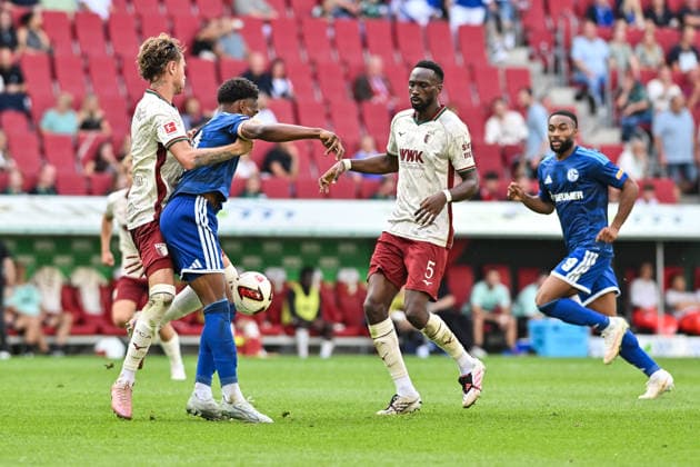 1. Fussball Bundesliga: FC Augsburg vs. FC Schalke 04, 30.08.2026 AUGSBURG, GERMANY - 30. AUGUST: v. l. Calvin BRACKELMANN (FC Augsburg 2), Chukwubuike Junior ADAMU (FC Schalke 20) und Chrislain MATSIMA (FC Augsburg 5) während dem Match der Bundesliga zwischen dem FC Augsburg und dem FC Schalke 04 am 1. Spieltag in der WWK-Arena DFL REGULATIONS PROHIBIT ANY USE OF PHOTOGRAPHS AS IMAGE SEQUENCES AND OR QUASI-VIDEO *** 1 German Bundesliga: FC Augsburg vs. FC Schalke 04, August 30, 2026, AUGSBURG, GERMANY, August 30, v l Calvin BRACKELMANN, FC Augsburg 2, Chukwubuike Junior ADAMU (FC Schalke 20) and Chrislain MATSIMA (FC Augsburg 5) during the Bundesliga match between FC Augsburg and FC Schalke 04 on Matchday 1 at the WWK Arena. DFL REGULATIONS PROHIBIT ANY USE OF PHOTOGRAPHS AS IMAGE SEQUENCES AND OR QUASI-VIDEO Copyright: xBEAUTIFULxSPORTS Goldbergx