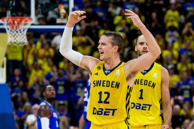 August 30, 2026 Ludvig Hakanson and Denzel Andersson of Sweden celebrate during the FIBA World Cup Qualifier basketball game between Sweden and France on August 30, 2026 in Stockholm. Photo by Joel Marklund, BILDBYRAN. Code: JM JM0848 bbeng basketball FIBA World Cup Qualifiers Sweden France celebration  Copyright: JOELxMARKLUND BB260830JM078