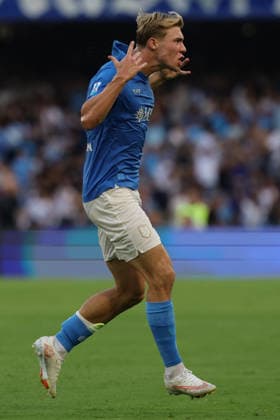 Napoli™s Rasmus Hojlund celebrates after scoring goal 1-1 during the Serie A soccer match between Napoli and Como at the Diego Armando Maradona Stadium in Naples, southern italy - Sunday , August 30, 2026. - Soccer .  Copyright: xAlessandroxGarofalo LaPressex