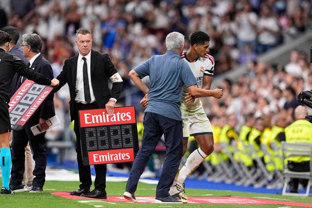 August 30, 2026, Madrid, Madrid, Spain: Jude Bellingham of Real Madrid CF greets Jose Mourinho, head coach of Real Madrid CF, during the Spanish League, LaLiga EA Sports, football match played between Real Madrid and Malaga CF at Bernabeu stadium on August 30, 2026, in Madrid, Spain. Madrid Spain - ZUMAa181 20260830_zaa_a181_167 Copyright: xOscarxJ.xBarrosox