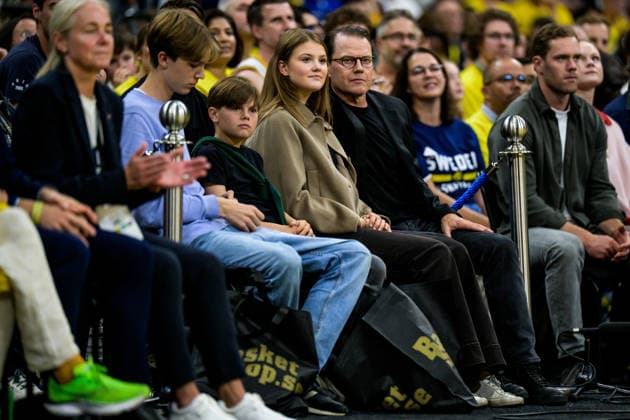 260830 Prince Oscar of Sweden, princess Estelle of Sweden and Prince Daniel of Sweden in the stands during the FIBA World Cup Qualifier basketball game between Sweden and France on August 30, 2026 in Stockholm. Photo: Joel Marklund BILDBYRAN kod JM JM0848 bbeng basket basketball vm-kval fiba world cup qualifiers sverige sweden frankrike france *** August 30, 2026: Prince Oscar of Sweden, Princess Estelle of Sweden, and Prince Daniel of Sweden in the stands during the FIBA World Cup Qualifier basketball game between Sweden and France on August 30, 2026 in Stockholm. Photo by Joel Marklund, BILDBYRAN. Code: JM JM0848 bbeng basketball FIBA World Cup Qualifiers Sweden France  Copyright: JOELxMARKLUND BB260830JM092