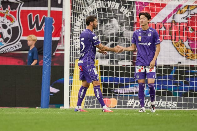 Salzburg, Austria, August 30, 2026 ADMIRAL Bundesliga 2026–2027 Matchday 5: FC Red Bull Salzburg vs. FK Austria Wien. Pictured: Goal, 1–0 on an own goal by Kang Hee Lee (FAK); Aleksandar Dragovic (FAK) consoles Kang Hee Lee (FAK); Red Bull Arena Copyright: xFotostandx xWassmuthx