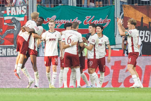 Team (FC Augsburg) Tor zum 3 : 0 beim Spiel zwischen FC Augsburg v FC Schalke 04, Fussball, Herren, Bundesliga, 2026 2027, 1.Spieltag am 30.08.2026 in Augsburg, WWK ARENA. DFL and DFB regulations prohibit any use of photographs as image sequences and or quasi-video. Bayern Deutschland *** FC Augsburg scores the 3-0 goal in the match between FC Augsburg and FC Schalke 04, Soccer, Men s, Bundesliga, 2026–2027, Matchday 1 on August 30, 2026, in Augsburg, WWK ARENA. DFL and DFB regulations prohibit any use of photographs as image sequences and or quasi-video. Bavaria, Germany