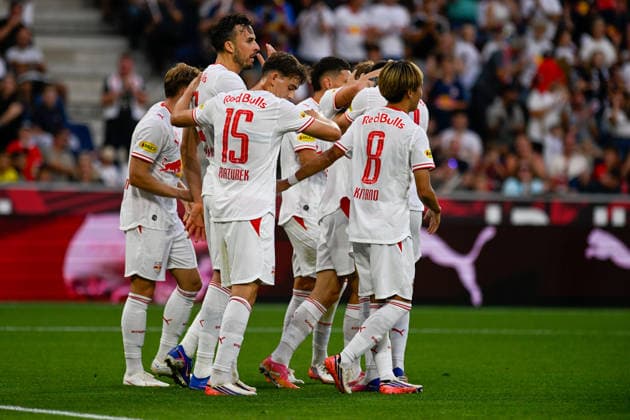 20260830 FC Red Bull Salzburg vs. FK Austria Wien Admiral Bundesliga SALZBURG, AUSTRIA AUGUST 30 Players from FC Red Bull Salzburg celebrate after scoring a goal during the Admiral Bundesliga match between FC Red Bull Salzburg and FK Austria Wien at Red Bull Arena on August 30, 2026, in Salzburg, Austria. Salzburg, Red Bull Arena, Salzburg, Austria