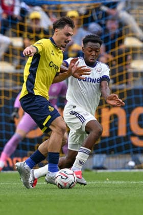 260830 Royale Union Saint-Gilloise vs RSC Anderlecht Mateo Biondic (9) of Union and Marco Kana (55) of Anderlecht pictured in action during the Jupiler Pro League season 2026 - 2027 matchday 4 game between Royale Union Saint-Gilloise and RSC Anderlecht on August 30 , 2026 in Anderlecht, Belgium. (Photo by David Catry Isosport) Anderlecht Belgium  Copyright: xDavidxCatryx 20260830DC2_1044