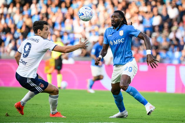 Anastasios Douvikas of Como 1907 and Frank Anguissa of SSC Napoli compete for the ball during the Serie A 2025 2026 football match between SSC Napoli and Como 1907 at Diego Armando Maradona stadium in Naples (Italy), August 30, 2026. AndreaxStaccioli