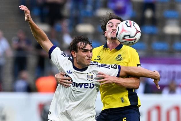 Anderlecht s Mihajlo Cvetkovic and Union s Kamiel Van De Perre pictured in action during a soccer match between Union Saint-Gilloise and RSC Anderlecht, Sunday 30 August 2026 in Brussels, on day 4 of the 2026-2027 Jupiler Pro League first division of the Belgian championship. JILLxDELSAUX  x184768200x