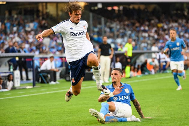 Nico Paz of Como 1907 and Rafa Marin of SSC Napoli compete for the ball during the Serie A 2025 2026 football match between SSC Napoli and Como 1907 at Diego Armando Maradona stadium in Naples (Italy), August 30, 2026. AndreaxStaccioli