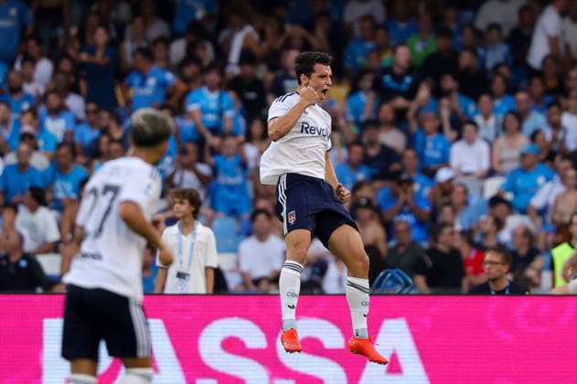 Como™s Tasos Douvikas celebrates after scoring goal 1-2 during the Serie A soccer match between Napoli and Como at the Diego Armando Maradona Stadium in Naples, southern italy - Sunday , August 30, 2026. - Soccer .  Copyright: xAlessandroxGarofalo LaPressex