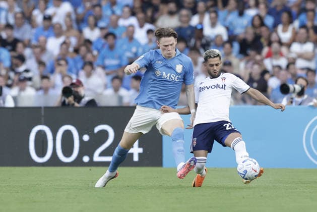 SOCCER - Serie A - SSC Napoli vs. Como 1907 Photo by IPA ABACAPRESS.COM87942257 - Como s Italian goalkeeper Mauro Vigorito challenges for the ball with Napoli s Scottish midfielder Scott McTominay during the Serie A soccer match between SSC Napoli and Como at the Diego Armando Maradona Stadium in Naples on August 30, 2026. Naples Italy  Copyright: xIPAxSport ABACAx