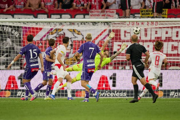 Salzburg, Austria, August 30, 2026 ADMIRAL Bundesliga 2026–2027 Matchday 5: FC Red Bull Salzburg vs. FK Austria Wien In the photo: Goal, 3–0 by Bartosz Mazurek (RB); not pictured: Goalkeeper Samuel Sahin Radlinger (FAK) had no chance. Red Bull Arena Copyright: xFotostandx xWassmuthx