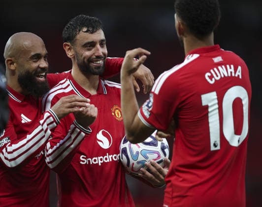 Manchester United, ManU v Ipswich Town, FA Premier League 30.08.26 Manchester United v Ipswich Town, FA Premier League Bradley Ormesher The Times ,Bruno Fernandez of Manchester United with the Hatrick Match ball at end of the match  Copyright: xBradleyxOrmesherx NINTCHDBPICT001104406810