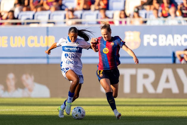 Spanish LigaF: FC Barcelona, Barca v Tenerife Femenino in Sant Joan Despi, Spain. Sant Joan Despi, Spain, 30, August, 2026. FC Barcelona woman player Ewa Pajor (17) vies with Barbara Martinez (20) during LigaF match between FC Barcelona and Tenerife Feminine in Johan Cruyff Stadium, Sant Joan Despi, Spain, on August 30, 2026. Sant Joan Despi Johan Cruyff Stadium Barcelona Spain