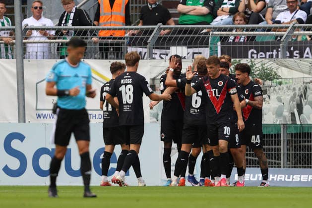 Niklas Castelle of FC Viktoria Cologne celebrates the goal with his teammates after scoring the 1-0 goal during the 3. Liga match between Viktoria Cologne and Preussen Münster at Sportpark Höhenberg on August 30, 2026, in Cologne, Germany. Photo by Oliver Kaelke, DeFodi Images. Niklas Castelle of FC Viktoria Cologne celebrates with his teammates after scoring his team’s first goal during the 3. Liga match between Viktoria Cologne and Preussen Münster at Sportpark Höhenberg on August 30, 2026 in Cologne, Germany. Photo by Oliver Kaelke, DeFodi Images. DFB and DFL regulations prohibit any use of photographs as image sequences and or quasi-video. Photo by Oliver Kaelke, DeFodi Images.