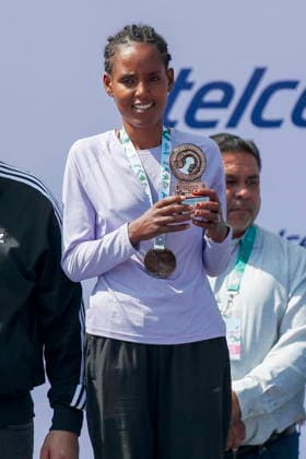 43rd edition of the Mexico City Marathon Ethiopia s Tefera Kolole Mekashu, the third-place finisher in the women s category, poses with the trophy at the awards ceremony for the 43rd edition of the Mexico City Marathon 2026 in Mexico City, Mexico, 30 August 2026. Ciudad de México (es-ES) Mexico  Copyright: xISAACxESQUIVELx