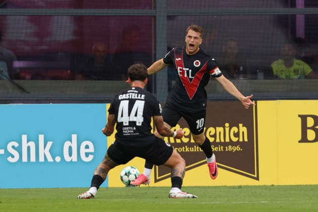 David Otto of FC Viktoria Cologne celebrates a goal with his teammates after scoring the 2-0 goal during the 3. Liga match between Viktoria Cologne and Preussen Münster at Sportpark Höhenberg on August 30, 2026, in Cologne, Germany. Photo by Oliver Kaelke, DeFodi Images. David Otto of FC Viktoria Cologne celebrates after scoring his team’s second goal with teammates during the 3. Liga match between Viktoria Cologne and Preussen Münster at Sportpark Höhenberg on August 30, 2026 in Cologne, Germany. Photo by Oliver Kaelke, DeFodi Images. DFB and DFL regulations prohibit any use of photographs as image sequences and or quasi-video. Photo by Oliver Kaelke, DeFodi Images.