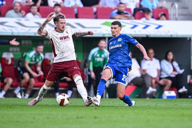 30.08.2026, Fussball, Saison 2026 2027, Bundesliga, FC Augsburg - FC Schalke 04, Calvin Brackelmann (FC Augsburg), Dejan Ljubicic (FC Schalke 04) xRHR-FOTO YYx *** August 30, 2026, Soccer, 2026–2027 Season, Bundesliga, FC Augsburg vs. FC Schalke 04, Calvin Brackelmann (FC Augsburg), Dejan Ljubicic (FC Schalke 04) xRHR PHOTO YYx Copyright: KROEGER RHR-FOTOx RHR-FOTO YY