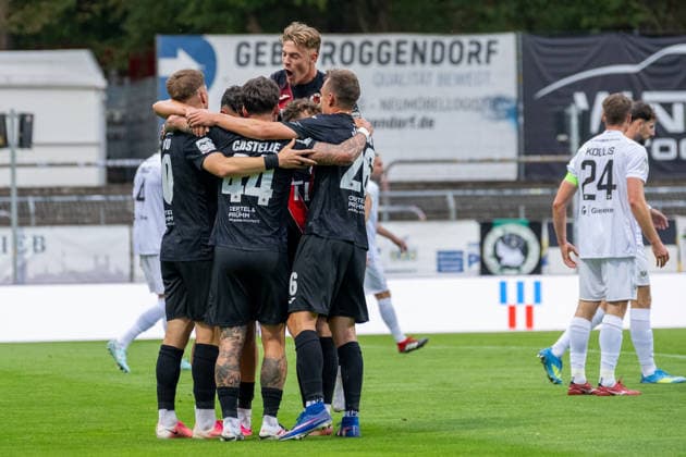The Cologne players celebrate the goal that makes the score 2–0 in the match between FC Viktoria Cologne and SC Preussen Münster, soccer, 3. Liga, Matchday 3, 2026–2027 season, August 30, 2026 DFL DFB regulations prohibit any use of photographs as image sequences and or quasi-video: FC Viktoria Cologne vs. SC Preussen Münster, soccer, 3. Liga, Matchday 3, 2026–2027 season, August 30, 2026, Cologne Copyright: xEibner-Pressefoto ThomasxHaeslerx EP_THR