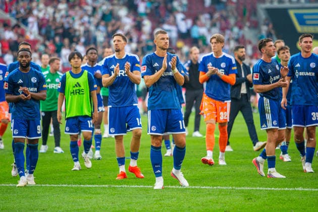 30.08.26 FC Augsburg - FC Schalke 04 Deutschland, Augsburg, 30.08.2026, Fussball, Bundesliga, Saison 2026 2027, FC Augsburg - FC Schalke 04: Edin Dzeko (Schalke 04). *** August 30, 2026 FC Augsburg vs. FC Schalke 04 Germany, Augsburg, August 30, 2026, Soccer, Bundesliga, 2026–2027 Season, FC Augsburg vs. FC Schalke 04, Edin Dzeko, Schalke 04
