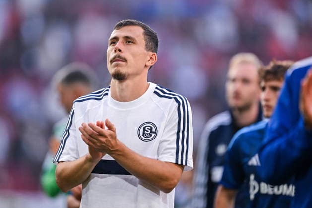 30.08.2026, Fussball, Saison 2026 2027, Bundesliga, FC Augsburg - FC Schalke 04, Ron Schallenberg (FC Schalke 04) xRHR-FOTO YYx *** August 30, 2026, Soccer, 2026–2027 Season, Bundesliga, FC Augsburg vs. FC Schalke 04, Ron Schallenberg, FC Schalke 04 xRHR PHOTO YYx Copyright: KROEGER RHR-FOTOx RHR-FOTO YY