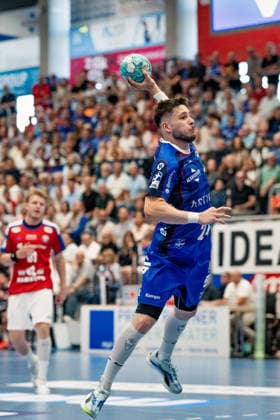 Elias Fuegel, HBW Balingen Weilstetten, 24, at the circle, HBW Balingen Weilstetten vs. Handball Club Hamburg, GER, Opel 1 Handball Bundesliga, Championship, Matchday 1, 2026–2027 Season, August 30, 2026, Eibner Press Photo: Andreas Ulmer, BW Balingen Weilstetten vs. Handball Club Hamburg, GER, Opel 1 Handball Bundesliga, Championship, Matchday 1, 2026–2027 Season, August 30, 2026, Balingen Copyright: xEibner-Pressefoto AndreasxUlmerx EP_AUR