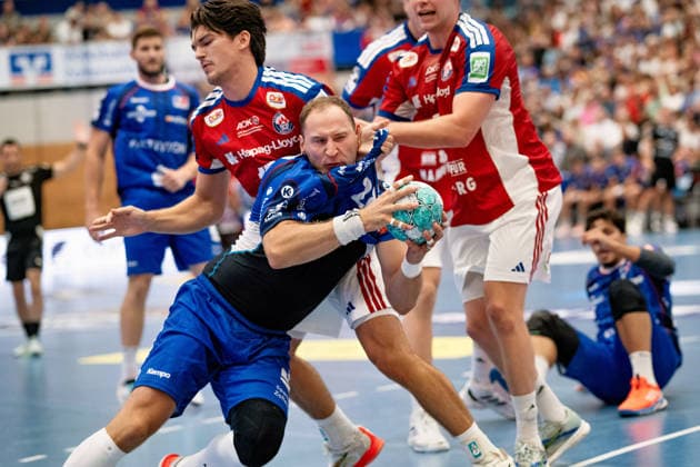 Tobias Heinzelmann of HBW Balingen Weilstetten, 28, is having a tough time; HBW Balingen Weilstetten vs. Handball Club Hamburg, GER, Opel 1 Handball Bundesliga, Championship, Matchday 1, 2026–2027 season, August 30, 2026, Eibner Press Photo by Andreas Ulmer: BW Balingen Weilstetten vs. Handball Club Hamburg, GER, Opel 1 Handball Bundesliga, Championship, Matchday 1, 2026–2027 Season, August 30, 2026, Balingen Copyright: xEibner-Pressefoto AndreasxUlmerx EP_AUR