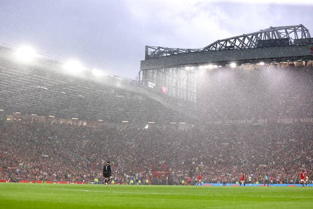 Manchester United, ManU v Ipswich Town, Premier League Rain pours during the match during the Manchester United v Ipswich Town Premier League match at Old Trafford, Manchester, England on 30 August 2026 Credit: Ryan Crockett Every Second Media Editorial use only. All images are copyright Every Second Media Limited. No images may be reproduced without prior permission. All rights reserved. Premier League and Football League images are subject to licensing agreements with Football DataCo Limited. see https: www.football-dataco.com Copyright: xIMAGO EveryxSecondxMediax ESM-2125-0070 RyanxCrockettx xEveryxSecondxMediax