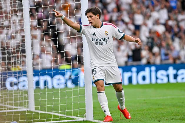 August 30, 2026, Madrid, Madrid, Spain: 15 ARDA GULER of Real Madrid CF dedicate 7 VINICIUS JUNIOR of Real Madrid CF during the match on Matchday 3 of the 2026-27 National League First Division Championship between REAL MADRID C.F. and MALAGA CF, played at the Bernabeu Stadium on August 30, 2026, in Madrid, Spain. Madrid Spain - ZUMAc312 20260830_zsp_c312_079 Copyright: xOscarxManuelxSanchezx