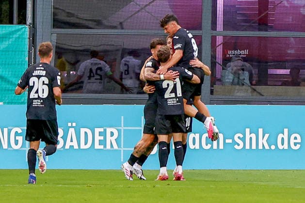 August 30, 2026, xsscx, Soccer 3rd Division, Viktoria Köln vs. Preußen Münster, Matchday 3, Sportpark Höhenberg, 2026–2027 Season: The Viktoria Köln team celebrates the 2–0 goal scored by David Otto. Viktoria Köln 10. DFB regulations prohibit any use of photographs as image sequences and or quasi-video. Photo: xSandraxScherningxPressefotoKochx, North Rhine-Westphalia, Germany