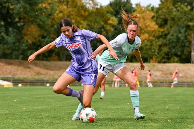 30.08.2026, Fußball, 2. Frauen-Bundesliga, 2026 2027, 4. Spieltag, SG 99 Andernach - TSG Hoffenheim U20 Ina Keller (11 Andernach) und Marlen Helmstetter (3 TSG U20) im Zweikampf. *** August 30, 2026, Soccer, Women s Bundesliga 2, 2026–2027, Matchday 4, SG 99 Andernach vs. TSG Hoffenheim U20: Ina Keller (11, Andernach) and Marlen Helmstetter (3, TSG U20) in a tackle